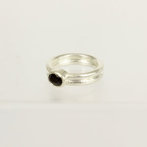 DA37: Black spinel ring