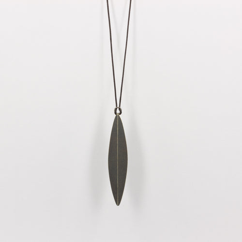 DH253: Leaf form pendant