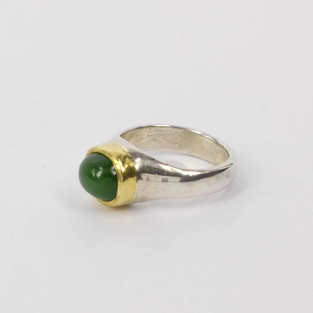 DM026C: Pounamu ring with NZ gold – Quadrant Gallery