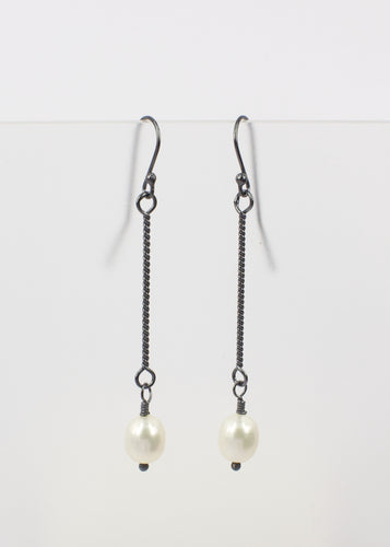 FS280: Long pearl drop earrings