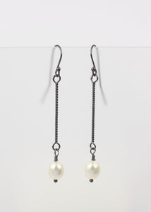 FS280: Long pearl drop earrings