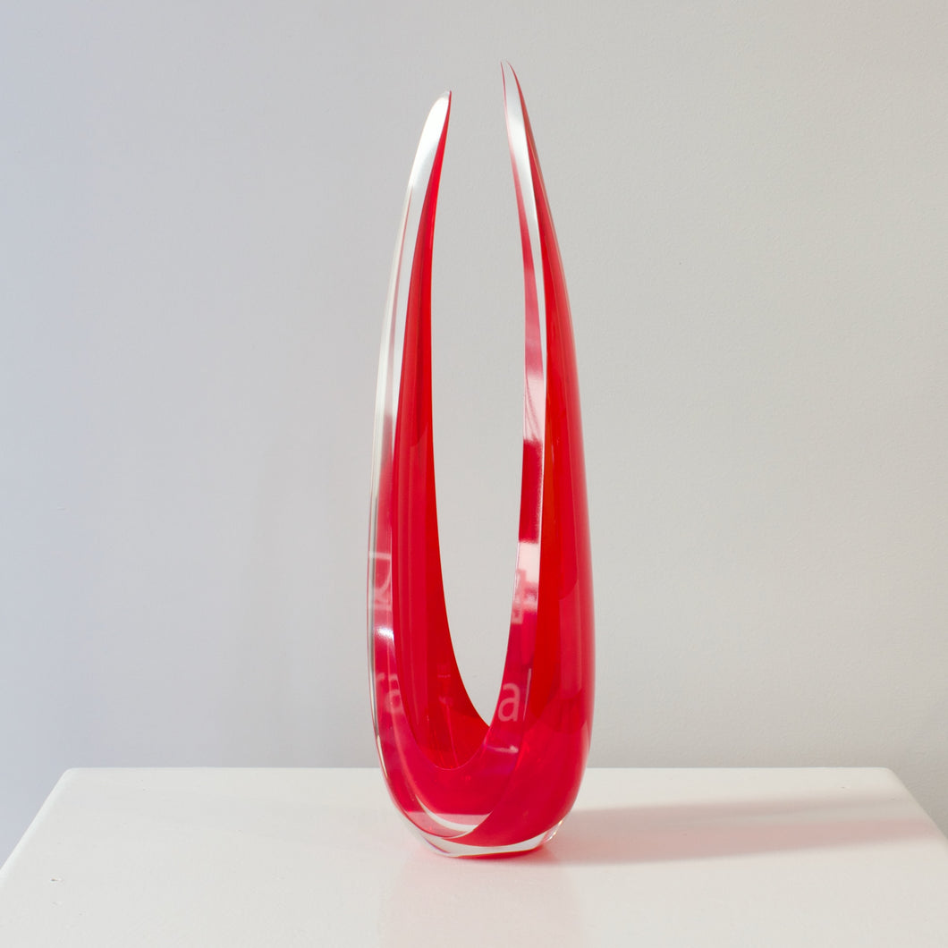 GS54: Offering sculpture - Garnet red