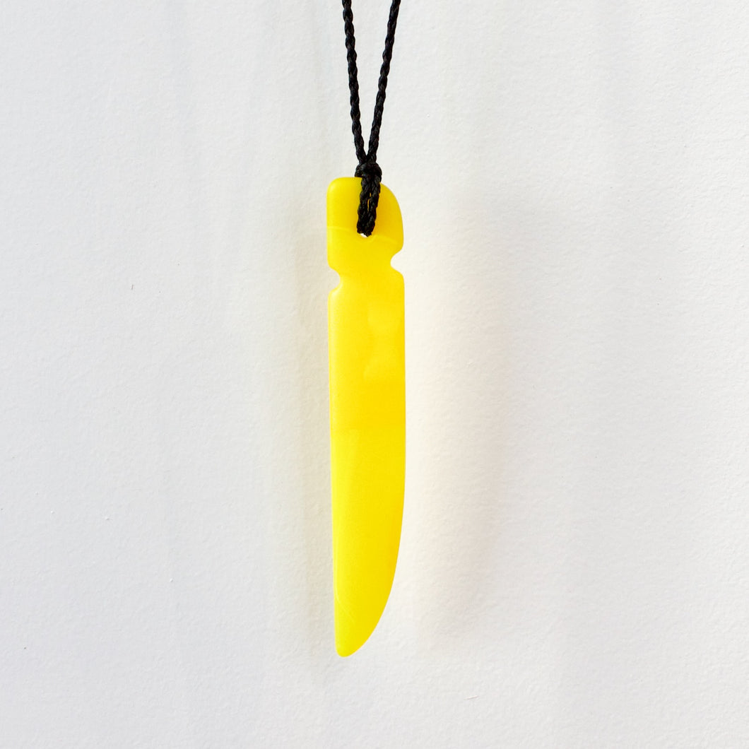 GSM04: Bird shield pendant - yellow gold glass