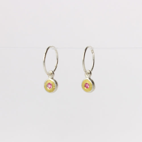 LA99l Tiny disc earrings with pink sapphires