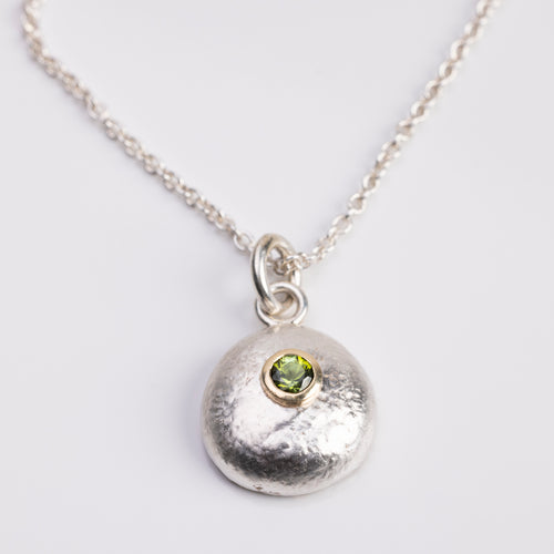 RMO22: Pebble pendant with tourmaline