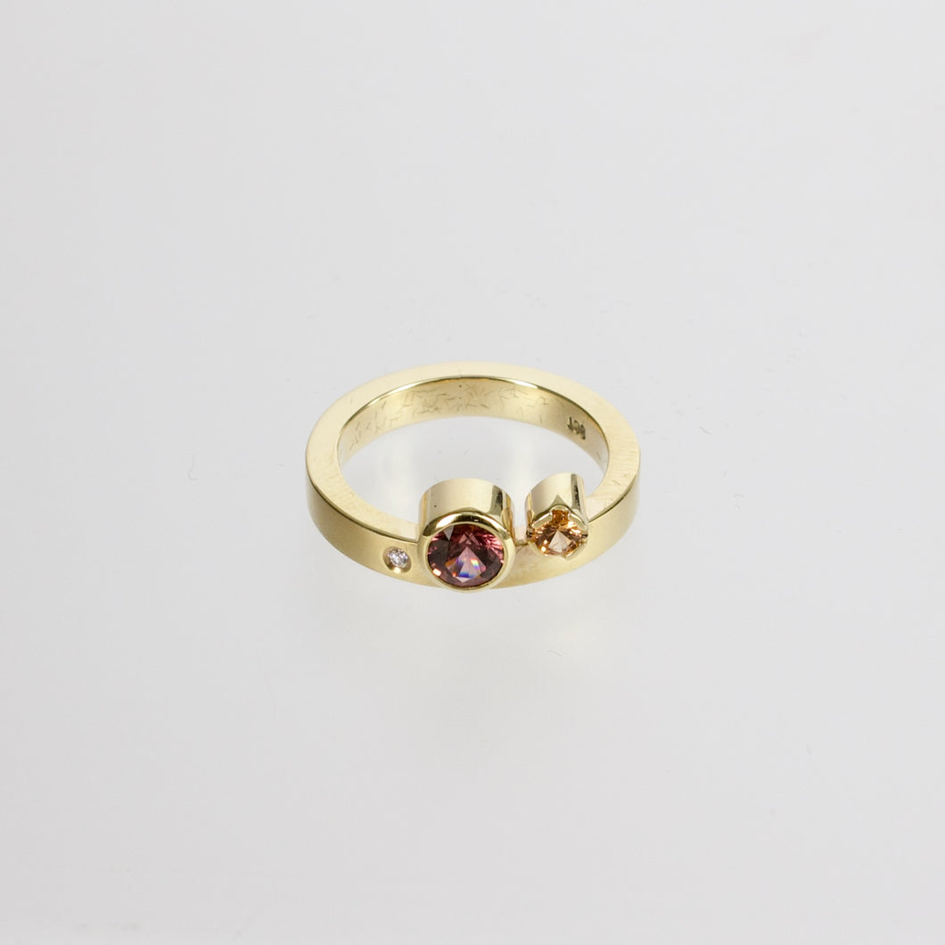 RMO37: Garnet and diamond ring